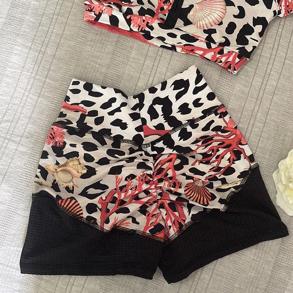 CLS | NC Elite Shape Wild Marine Leopard Amanda Top and Mesh Shorts Set Sz Small - Picture 13 of 15